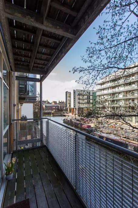 Canal-Side Apartment In Shoreditch 런던 외부 사진