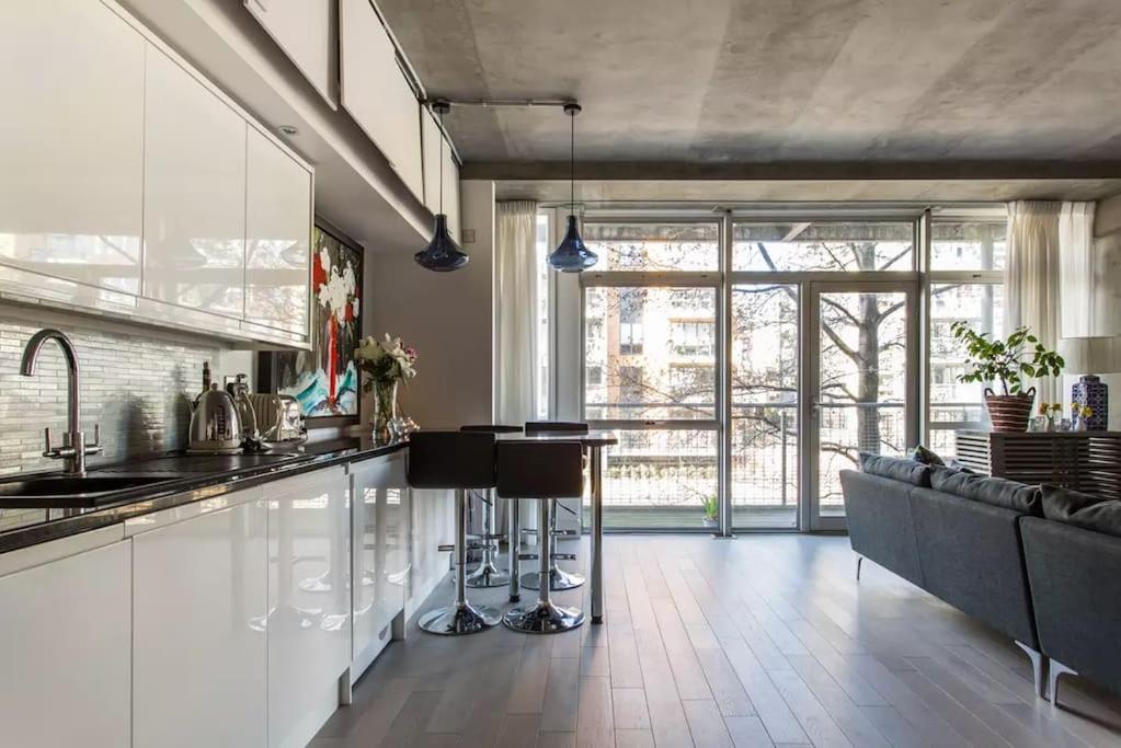 Canal-Side Apartment In Shoreditch 런던 외부 사진